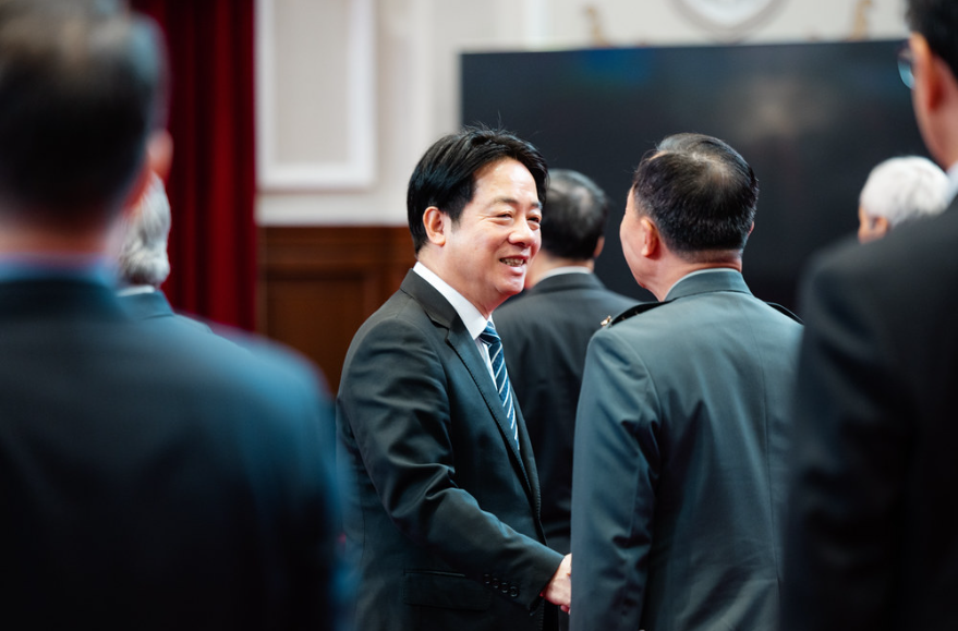  總統賴清德向宣誓人致意。 圖：總統府提供 