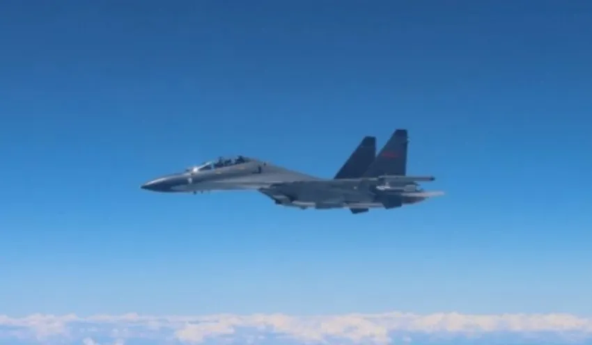  2月10日美艦竄航台灣海峽，32架次軍機恰好在這一天出海。 圖：截自騰訊網/晨楓talk 