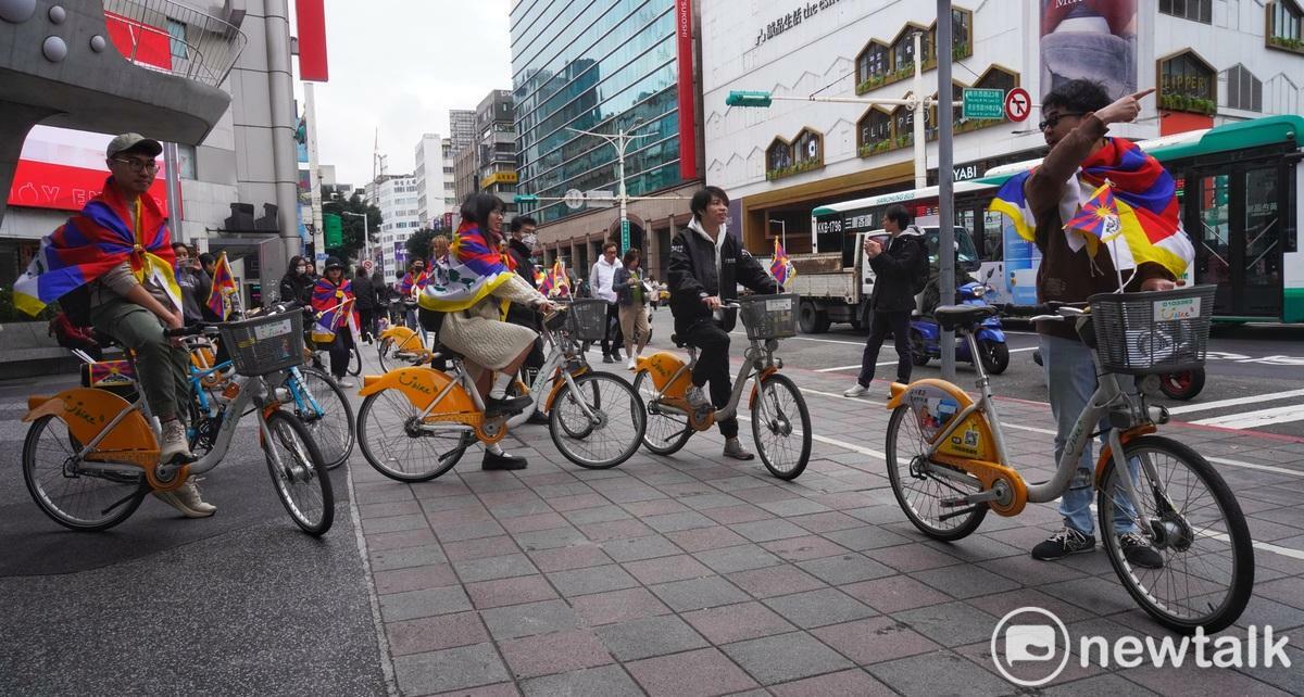 西藏台灣人權協會、香港邊城青年等團體舉行聲援圖博、聲援香港，為西藏自由而騎行動，希望喚起更多人理解西藏的苦難，同時為被中國壓迫的人們發聲。   圖：張良一/攝