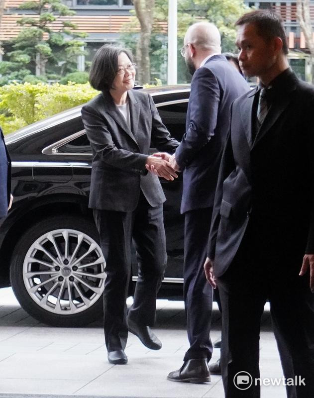  前總統蔡英文出席哈利法克斯台北論壇，右為哈利法克斯論壇主席范普拉。 圖：張良一/攝 