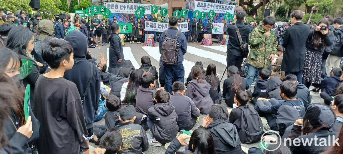  二二八78周年紀念行動「228‧0走出黑暗，邁向光明」。 圖：林冠妙／攝