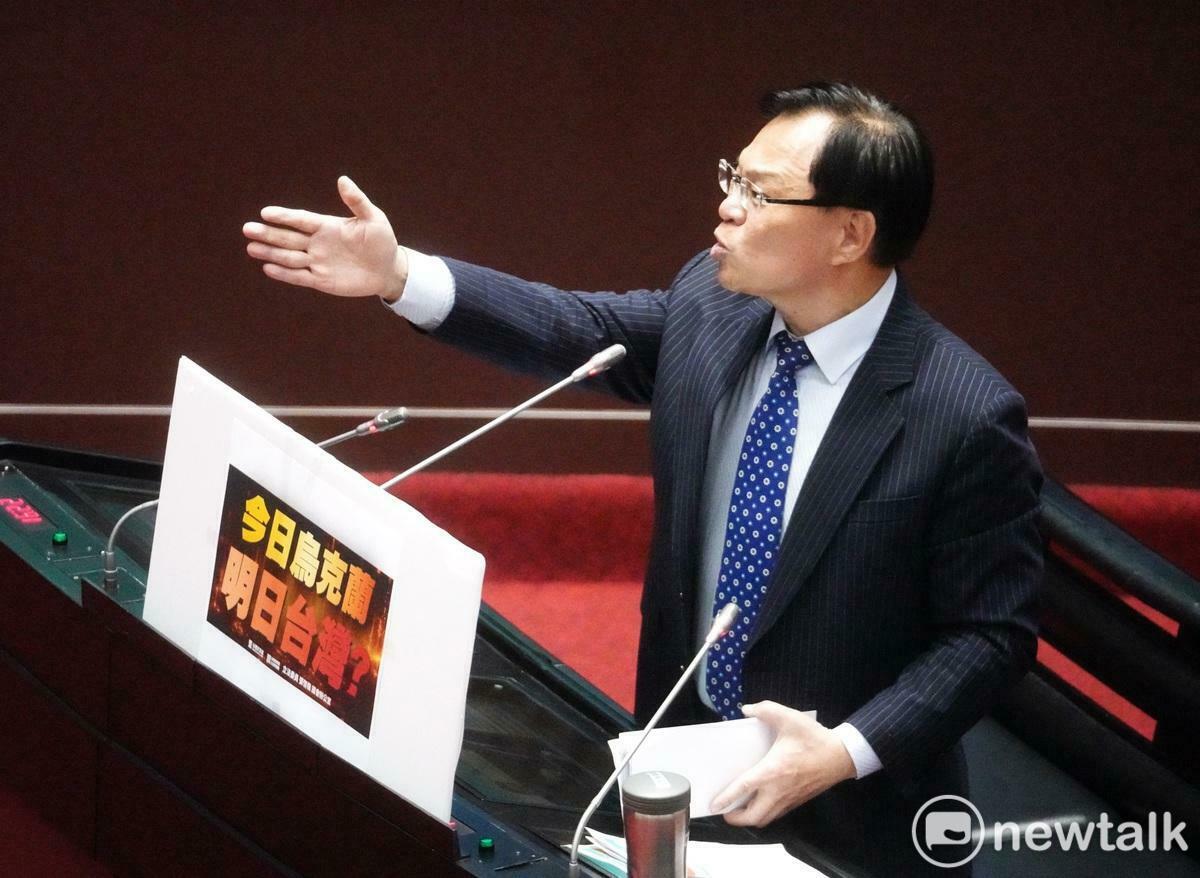 台灣民眾黨立委張啓楷在立院永安會總質詢時，和行政院長卓榮泰針鋒相對，場面相當火爆。   圖：張良一 / 攝