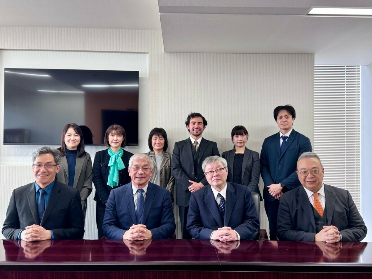  國學院大學、世新大學雙校師長一起討論課程交流，分享課程規劃與學習事務。 圖:世新大學提供 