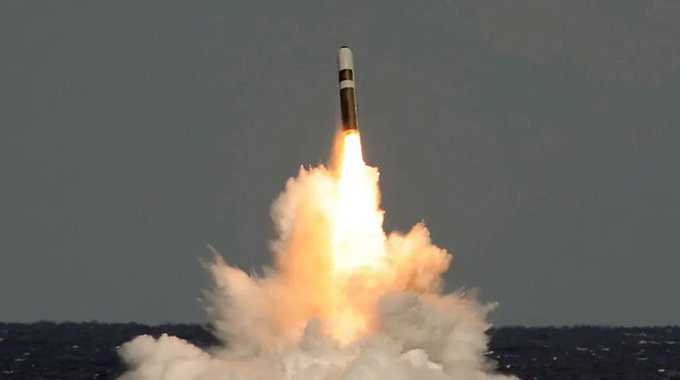  「三叉戟」潛射洲際導彈（Trident IID5） 圖:擷自X帳號@MustafaBadredin 