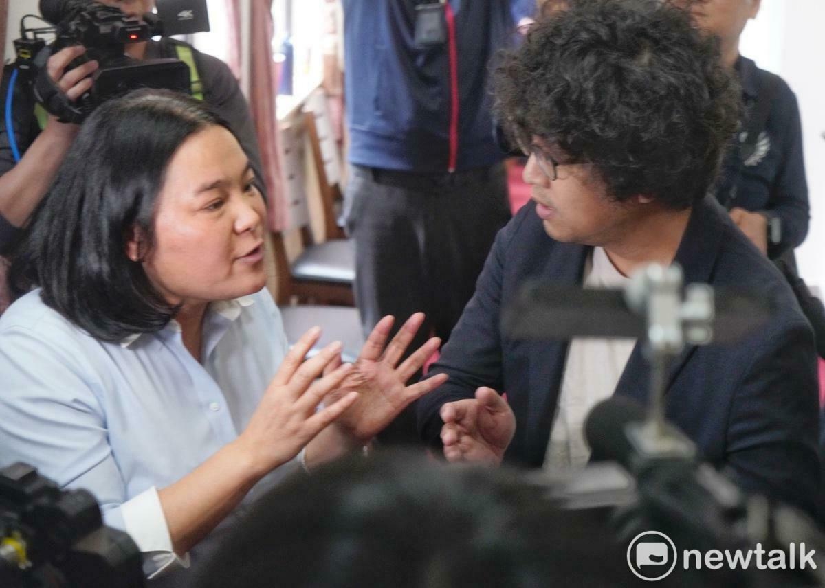 國民黨立委陳玉珍在立院全院委員會財劃法覆議案審查會時和民進黨立委爆發言語衝突，甚至到休息時間時，陳玉珍仍和民進黨立委沈伯洋爭鋒相對。   圖：張良一/攝