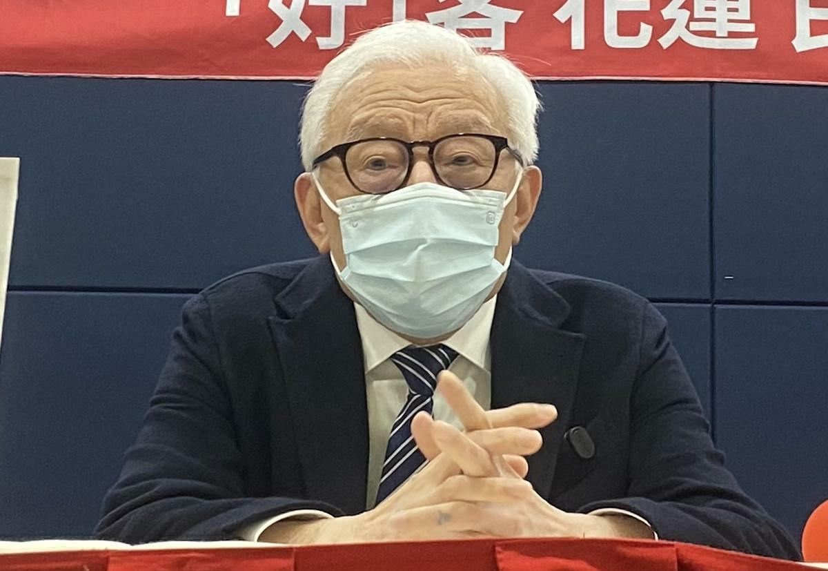 罷免團體花蓮微光、台灣勵志協會、反共護台志工聯盟等今日在台大校友會館發起「罷傅愛花蓮、反共護台灣」 記者招待會，出席者聯電創辦人曹興誠   圖：林朝億/攝