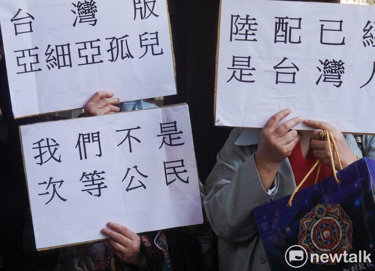 史雪燕也無奈表示，她只是千千萬萬中配中的一員，如今的處境不只是她個人的問題，而是所有中配都得面對的無解僵局。「我們像被拋來拋去的人球，也猶如台灣版的『亞細亞的孤兒』，無處安身。 圖：張良一/攝 