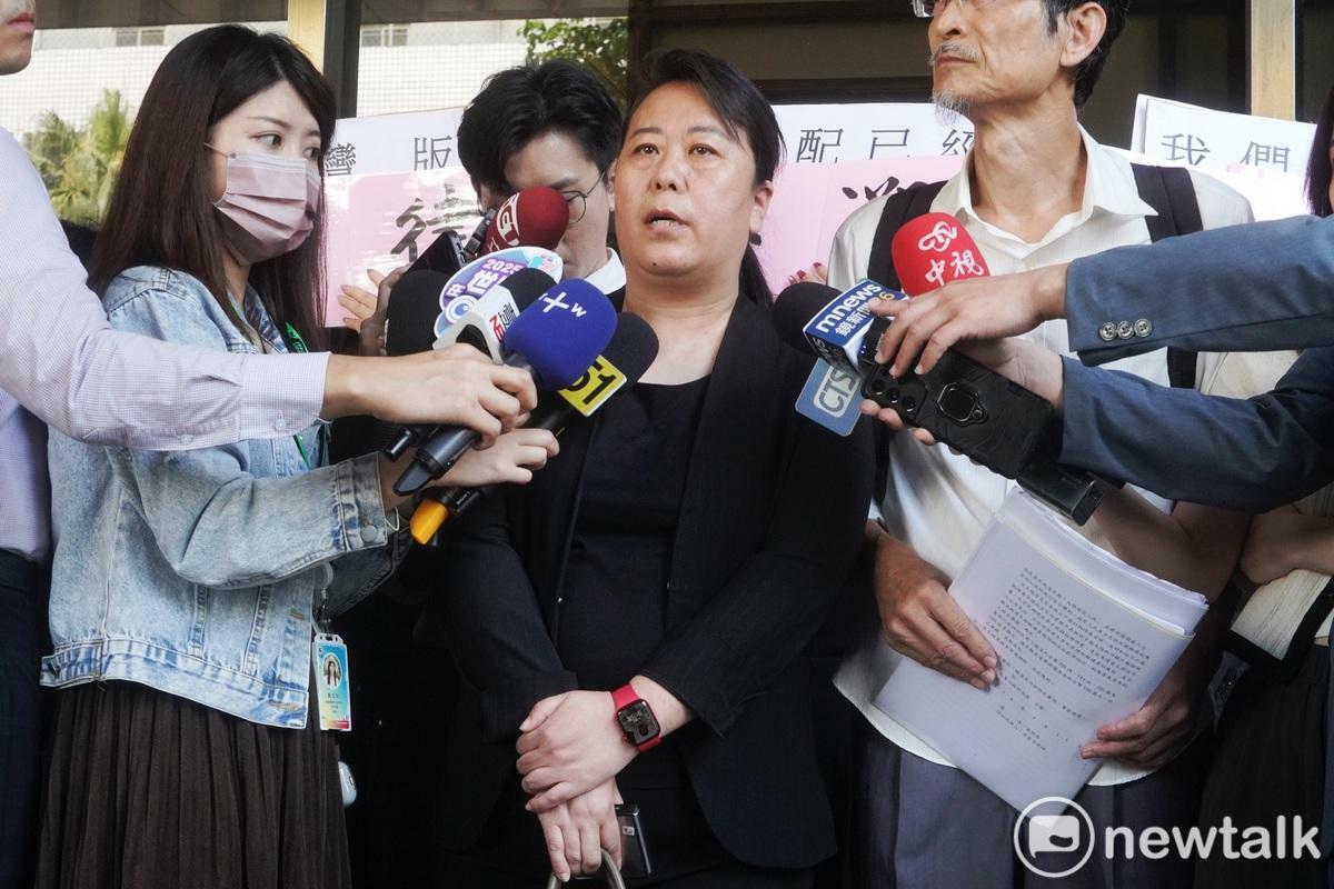 史雪燕感嘆，她跟台灣其他候選人一樣，是一步一腳印努力經營基層，經合法選舉產生的民選議員，卻被要求完成一個根本辦不到的放棄國籍程序。 圖：張良一/攝 