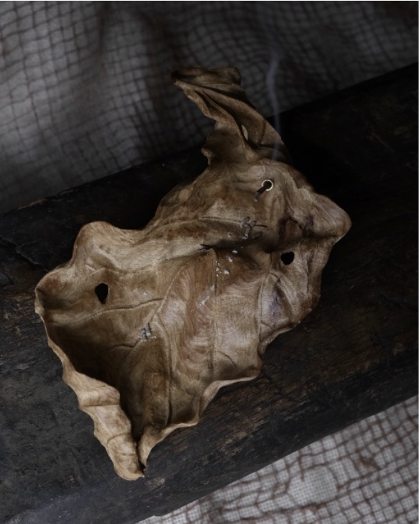  ▲古的木 Guwood 以木為紙、刀為筆，從山林自然中汲取靈感，在雕刻老木的過程中，刻 畫出屬於每件作品的一段溫柔記憶。 圖：富邦金／提供 