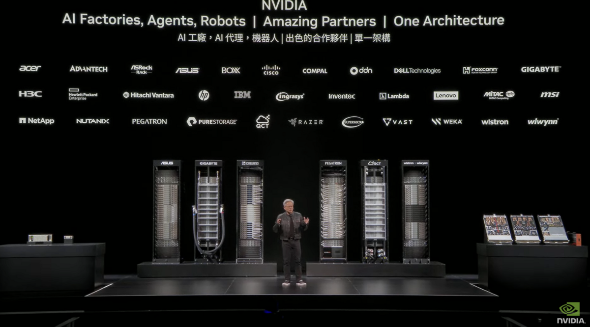 黃仁勳列出台灣供應鏈,並感謝台灣政府與企業界的協助。 圖:截自NVIDIA直播影片