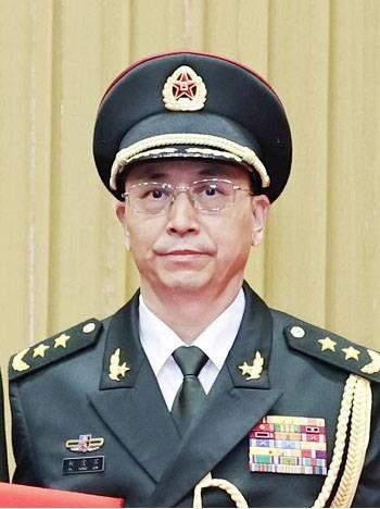 蔡慎坤在社群媒體上披露，軍委政治工作部常務副主任何宏軍上將在被軍紀委審查期間自我了斷，經搶救無效於 5 月 18 日死亡。 圖：翻攝自百度百科 