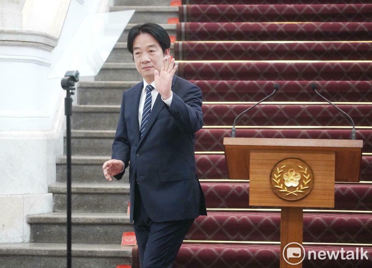 總統賴清德今在副總統蕭美琴、總統府秘書長潘孟安的陪同下，在總統府敞廳發表就職週年談話。   圖：張良一/攝