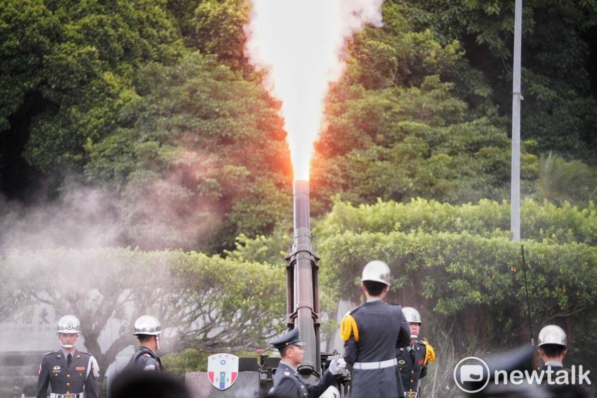 賴清德以軍禮歡迎馬紹爾群島總統海妮伉儷，並鳴放21響禮砲。 圖：張良一/攝 