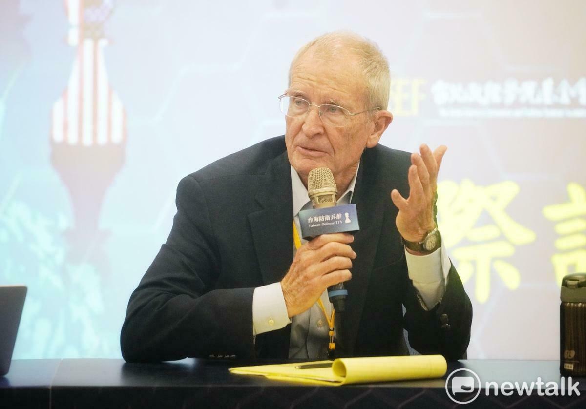  前美國太平洋司令布萊爾（Admiral Dennis Blair）出席台海防衛兵推會後記者會。 圖：張良一 / 攝 