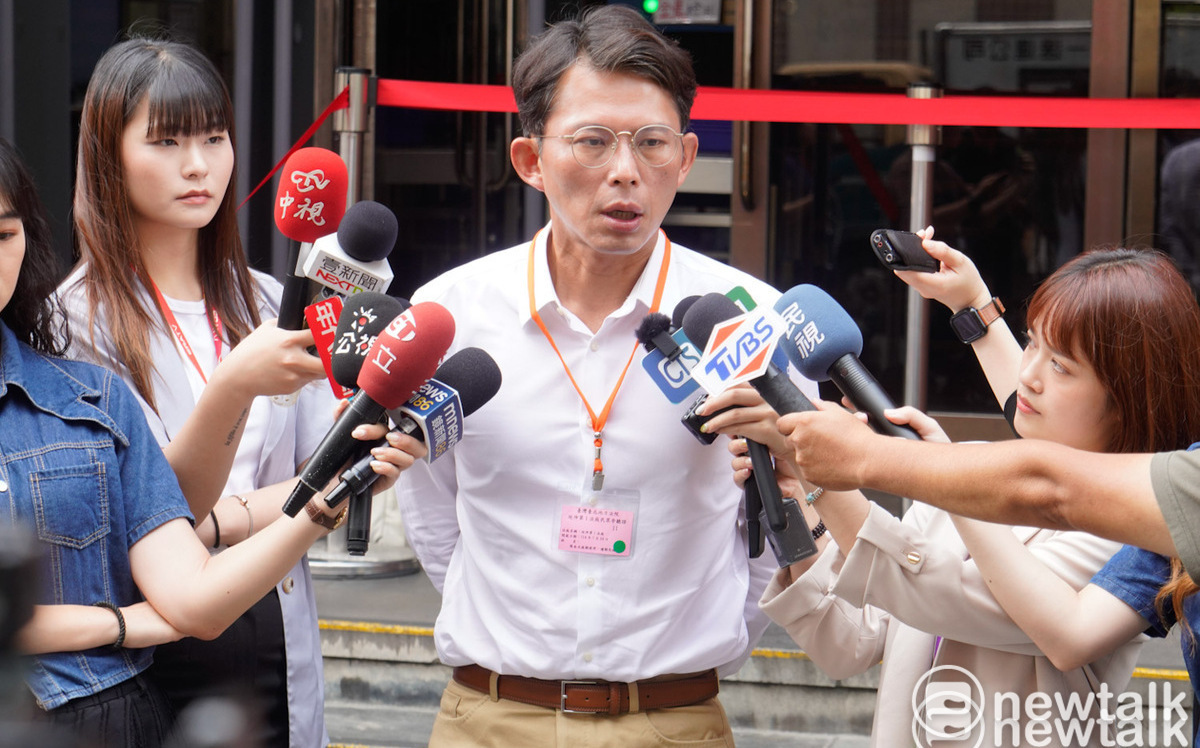 黃國昌喊柯交保金太高 四叉貓：阿北的都被你錢花光 現在去哪籌錢？