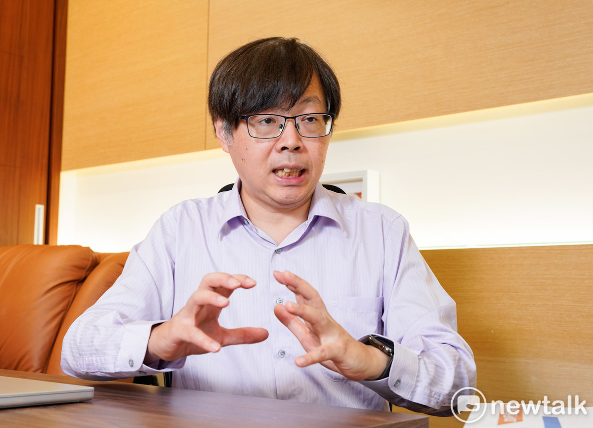  台灣基進黨主席王興煥專訪時說明，目前積極接觸青鳥運動成員、社運青年、學者背景等參選2026。 圖：張良一/攝 