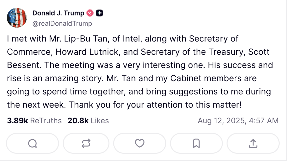 川普表示，在會見了英特爾執行長陳立武後，稱讚他的成功與崛起令人驚嘆。而幾天前，他才呼籲對方趕快下台。 圖：川普的 Truth Social