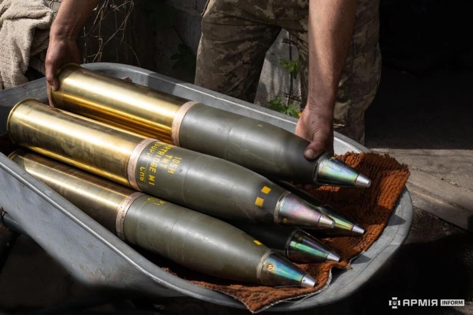 L119 輕型榴彈炮能發射多種北約標準 105 公厘 M1 系列炮彈 圖：翻攝自 零度Milirary