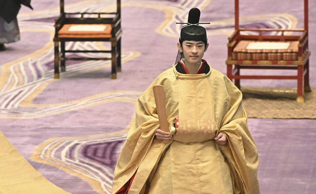  悠仁親王進行加冕儀式，換著成人服飾，並乘坐馬車參拜宮中三殿。 圖：達志影像／美聯社 