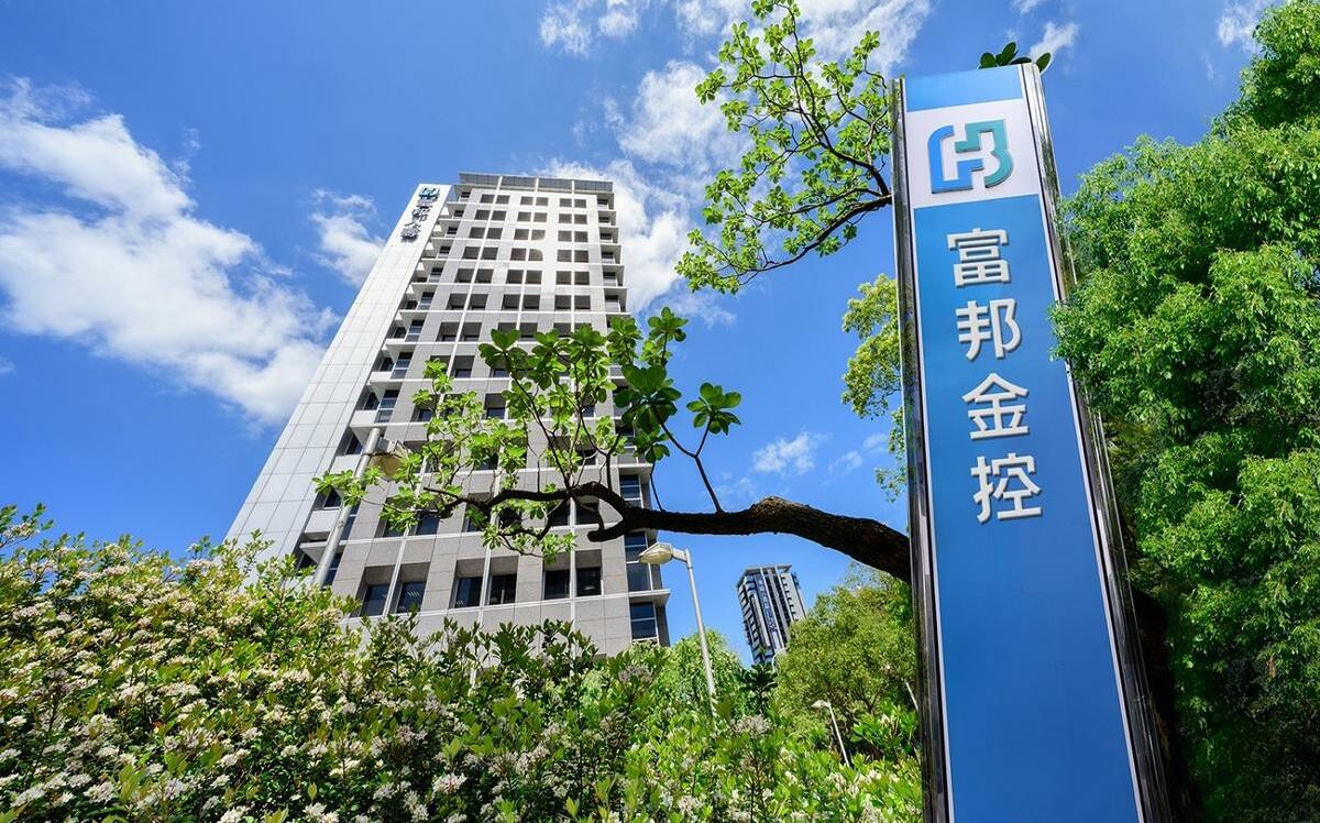 表》金控10月獲利一表看!富邦金前十月賺破千億、兩家「黑馬」累計獲利超越去年