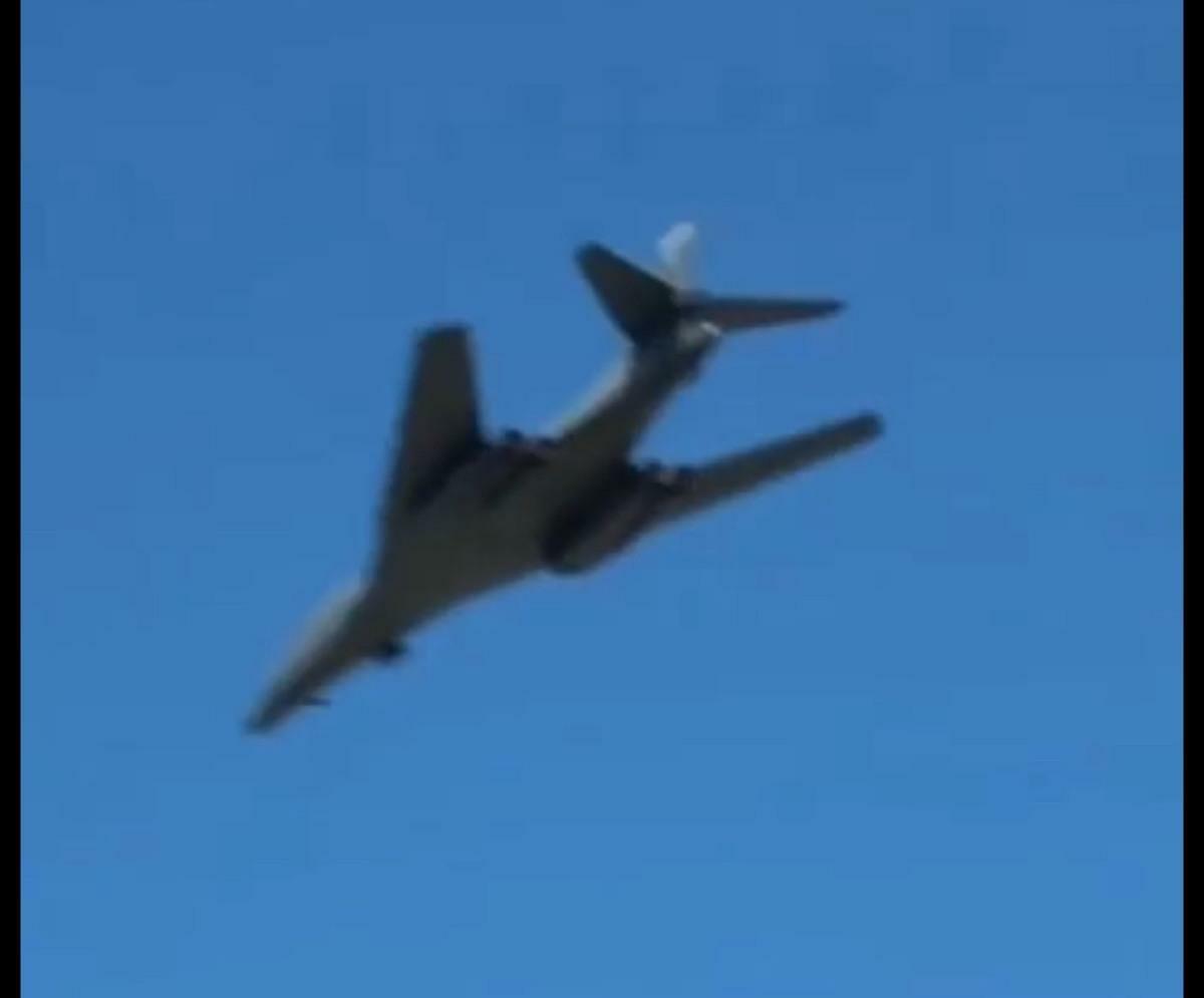  兩架美軍的 B-1 轟炸機在飛往委內瑞拉時侵犯了委內瑞拉的領空。 圖：翻攝自 X 帳號 @NSTRIKE 