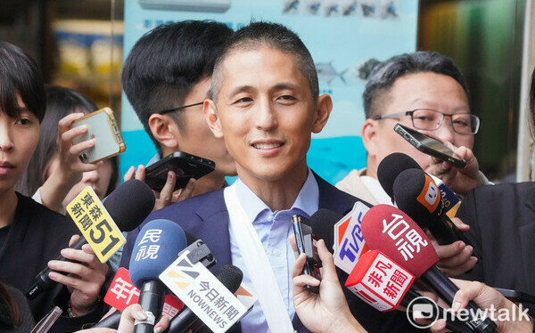 帶傷壓線遞交台北市長參選意願表!吳怡農將辦客廳會、心路歷程曝光