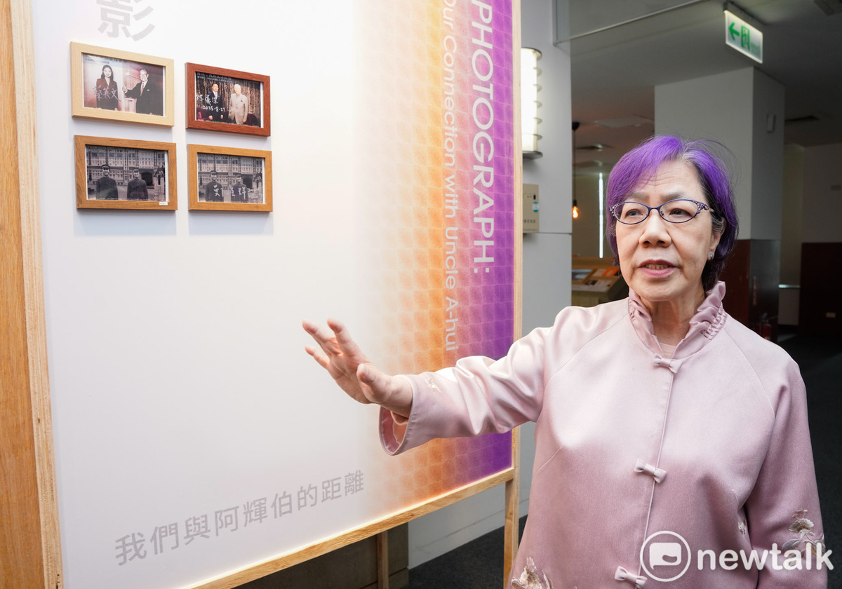 李安妮特別導覽「PROTOTYPE：民主先生2.0 數位李登輝」特展，此項特展為期2年。 圖：張良一/攝
