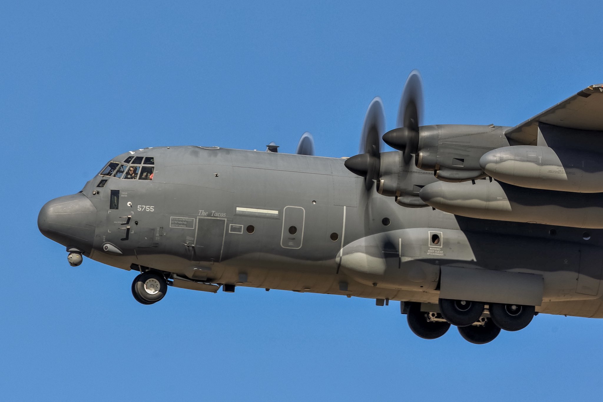 生死一線！美軍低空逃離伊朗　敵軍逼近「差一步全滅」畫面曝