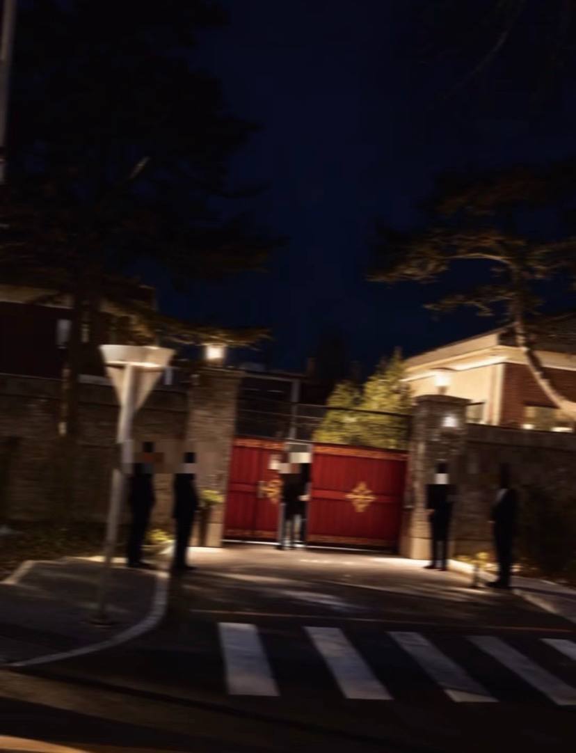  1 月 12 號晚間，張又俠住處疑似被包圍。 圖：翻攝自@whyyoutouzhele 