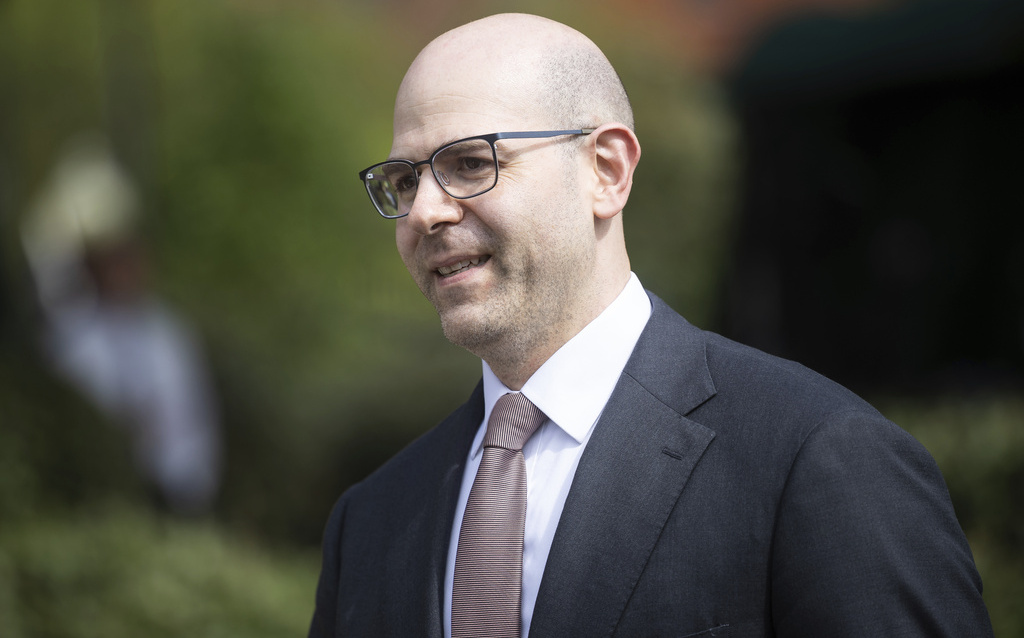 川普陣營的堅定「降息派」動搖了? Fed理事米蘭:利率路徑可能不再那麼寬鬆