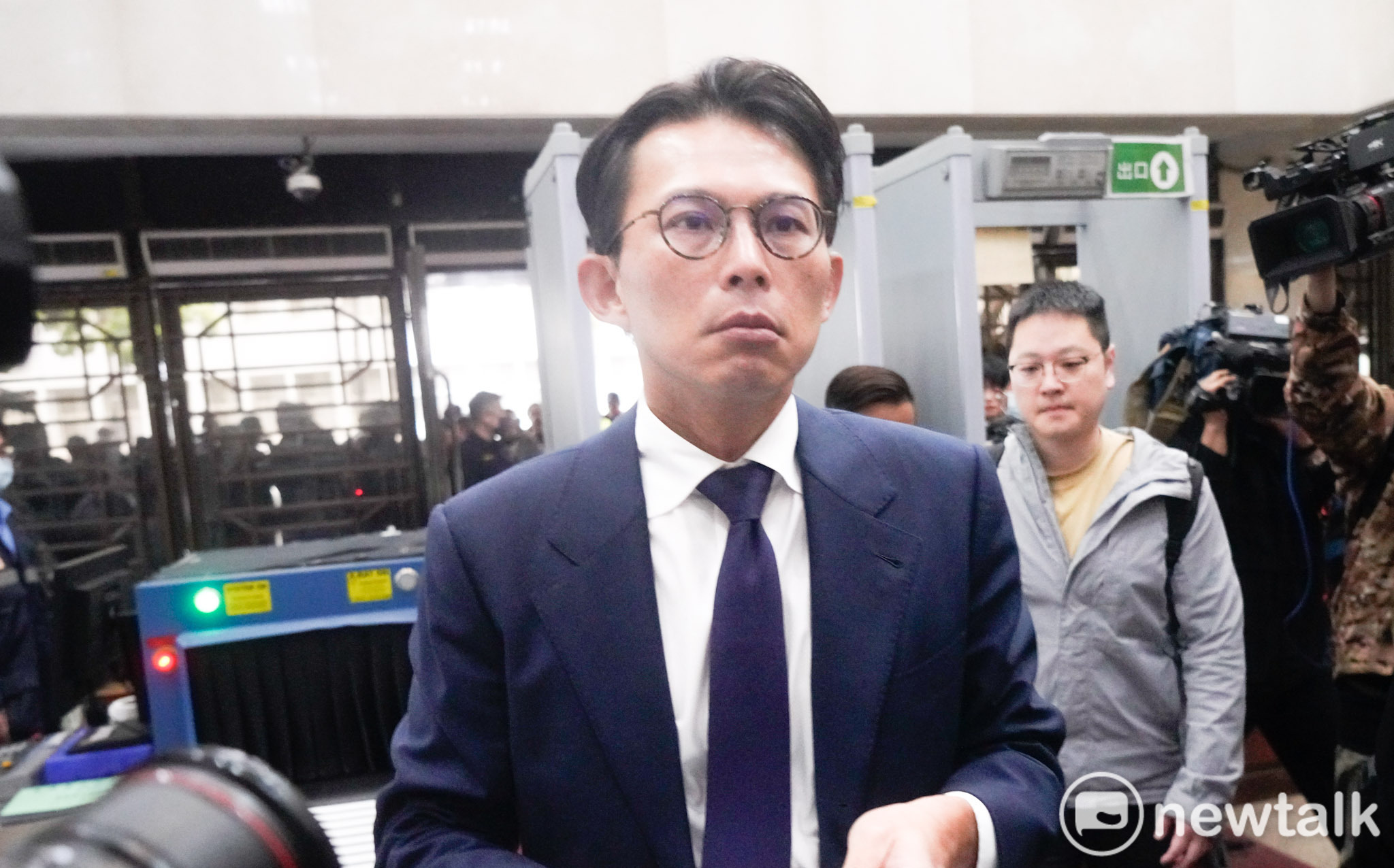 黃國昌「腳尾飯2.0」爭議出庭發採通 律師嘲諷:到底是多愛鎂光燈?