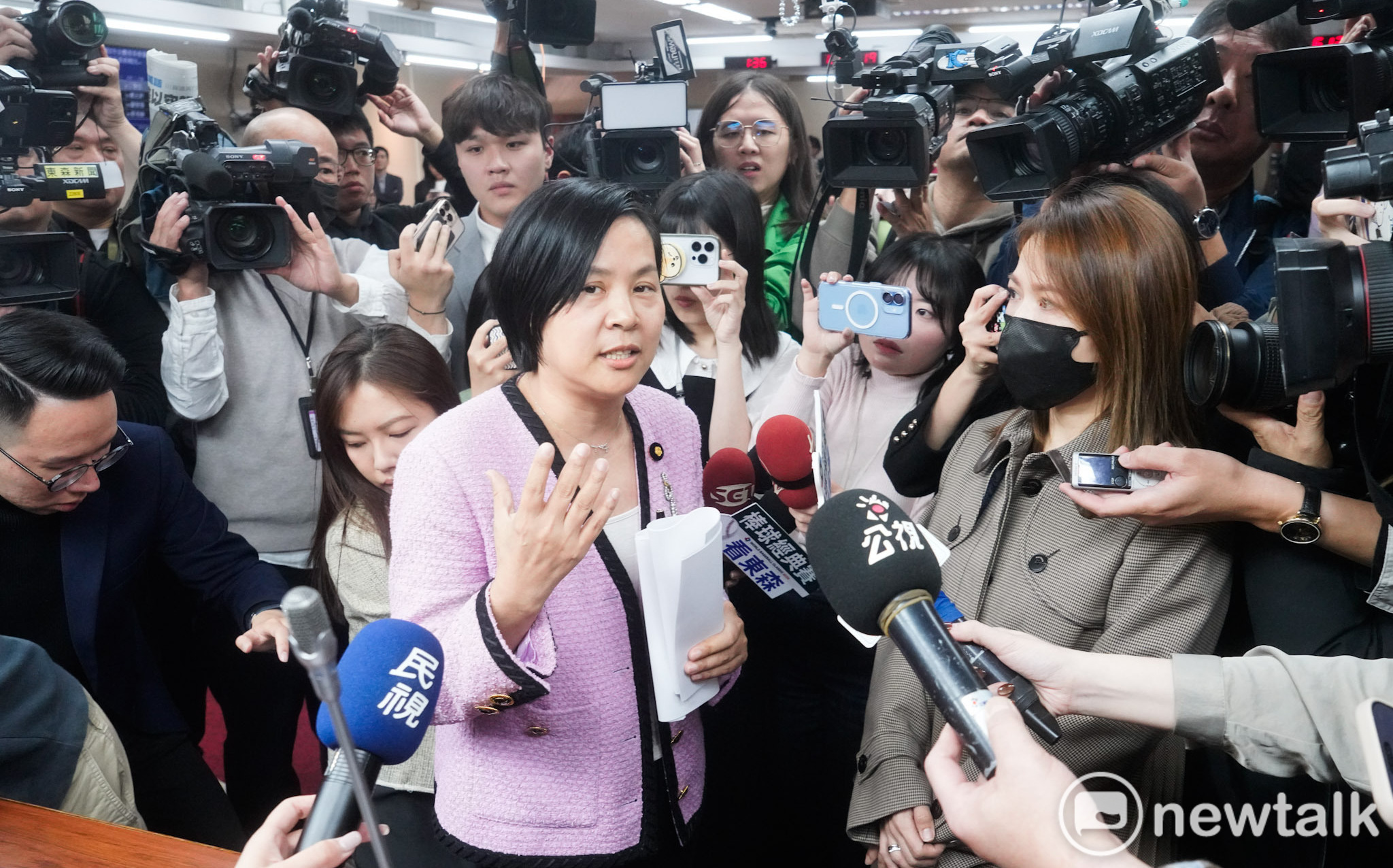 李貞秀空氣質詢還有人「指導」 林俊憲酸:陳智菡搶戲成國會奇觀