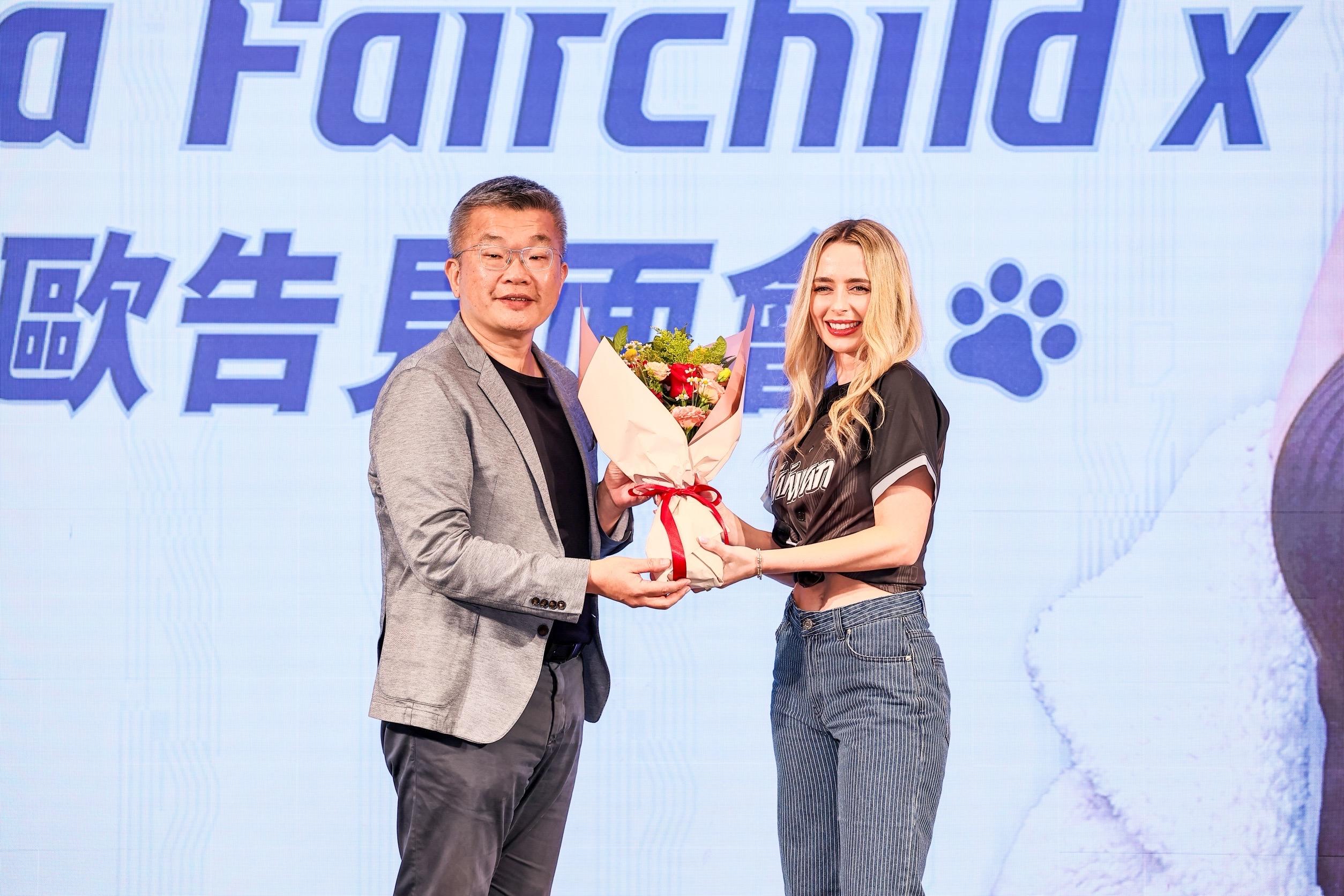 費嫂來了！在台與歐告相見歡  費仔聯名商品明中午限量開搶