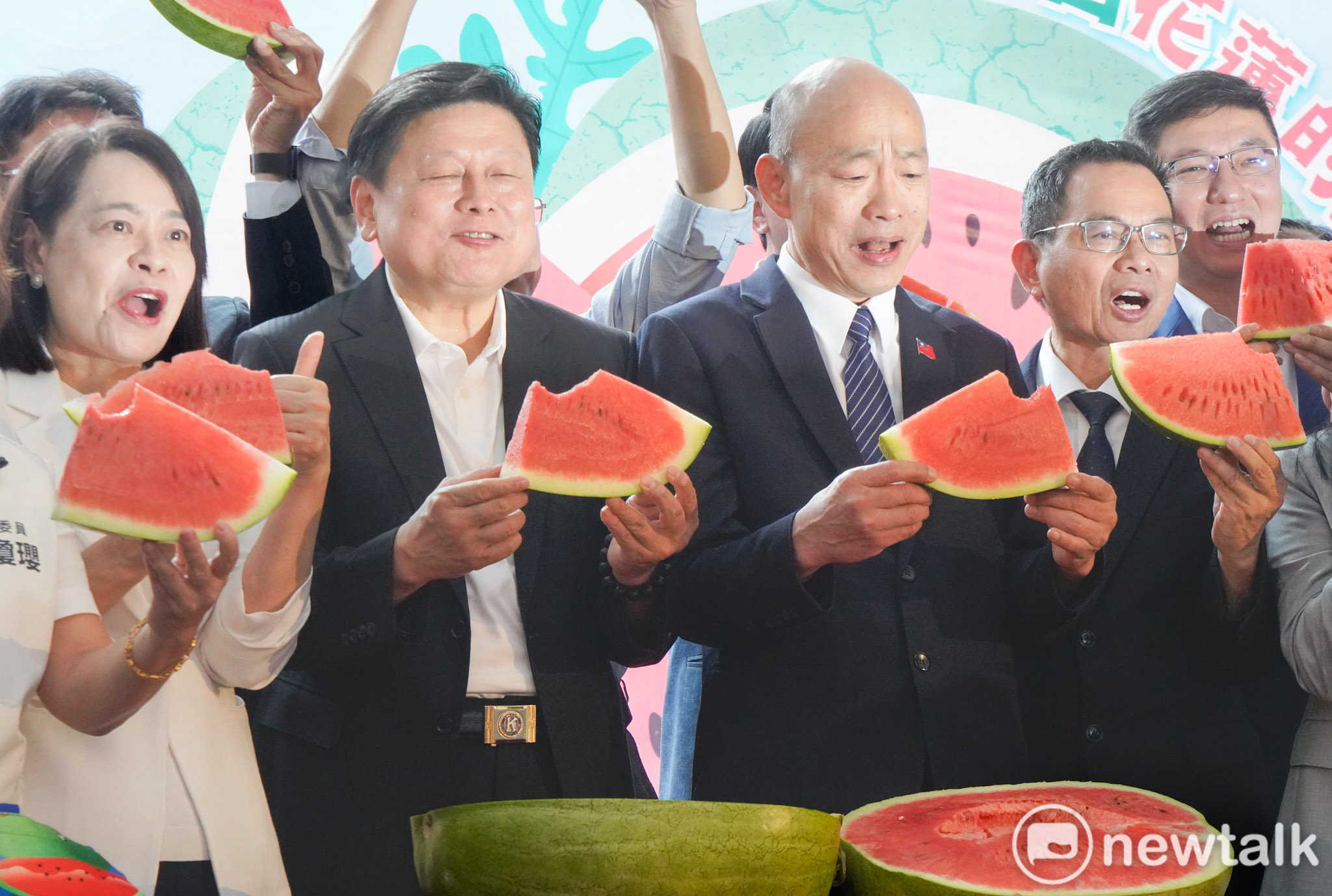  立法院長韓國瑜先前因總預算案，嚴厲斥責國民黨立院黨團總召傅崐萁「垂簾聽證」。之後出席日前花蓮西瓜推廣會，再度同台。 圖：張良一/攝（資料照） 