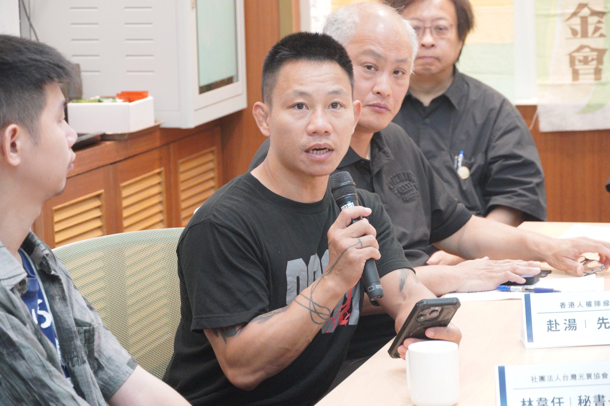  香港人權陣線發起人赴湯。 圖：華人民主書院協會提供 