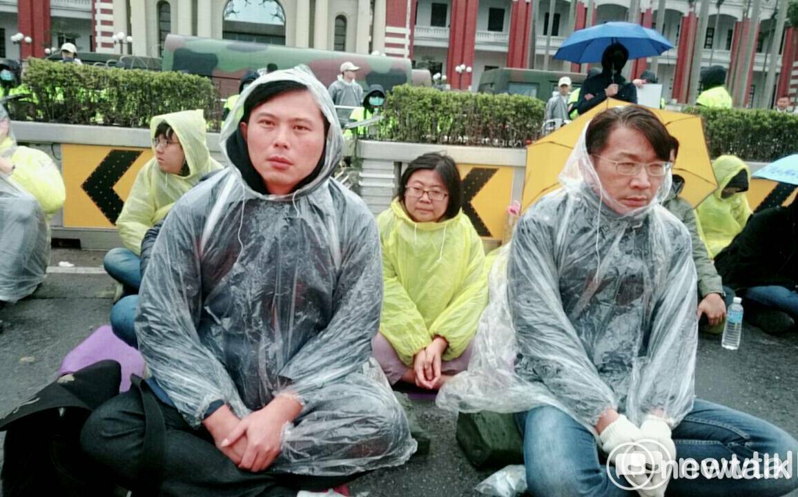 黃國昌暗指勞基法抗爭遭背叛   他踢爆：當年下驅逐令的人是你口中「老大」柯文哲！