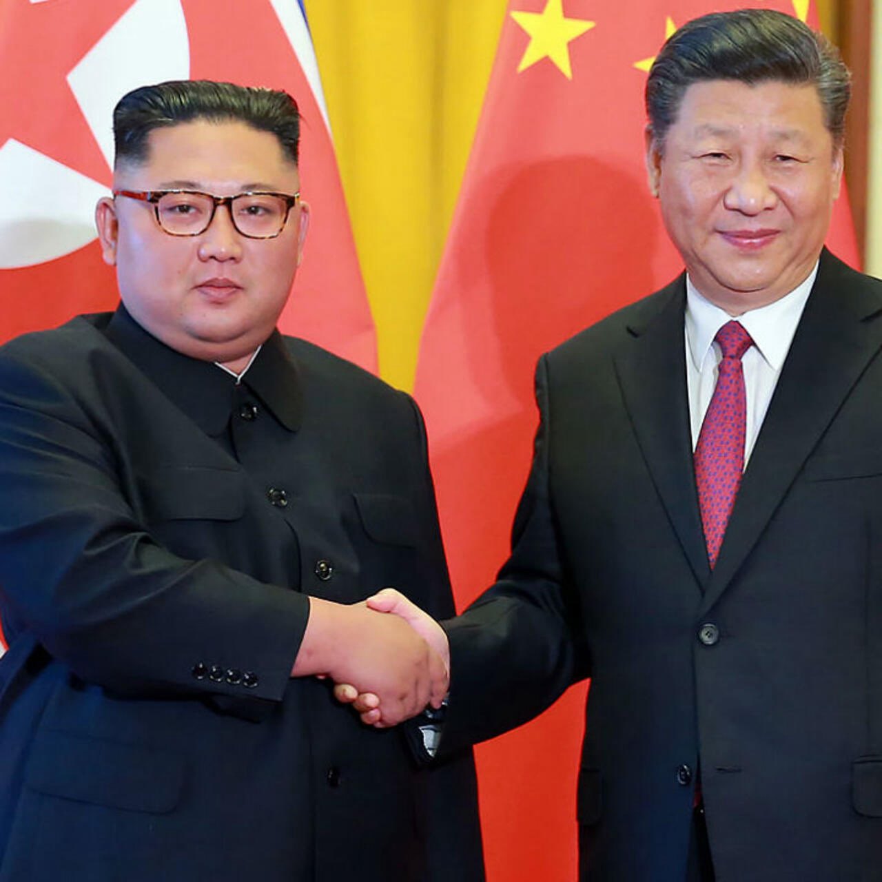 隨著俄羅斯在烏克蘭戰場上的困境加劇，北韓透過提供武器援助，獲得了高達數十億美元的物資與技術回報，這讓金正恩在面對北京時擁有更多籌碼。 圖：翻攝自 X @clashreport 