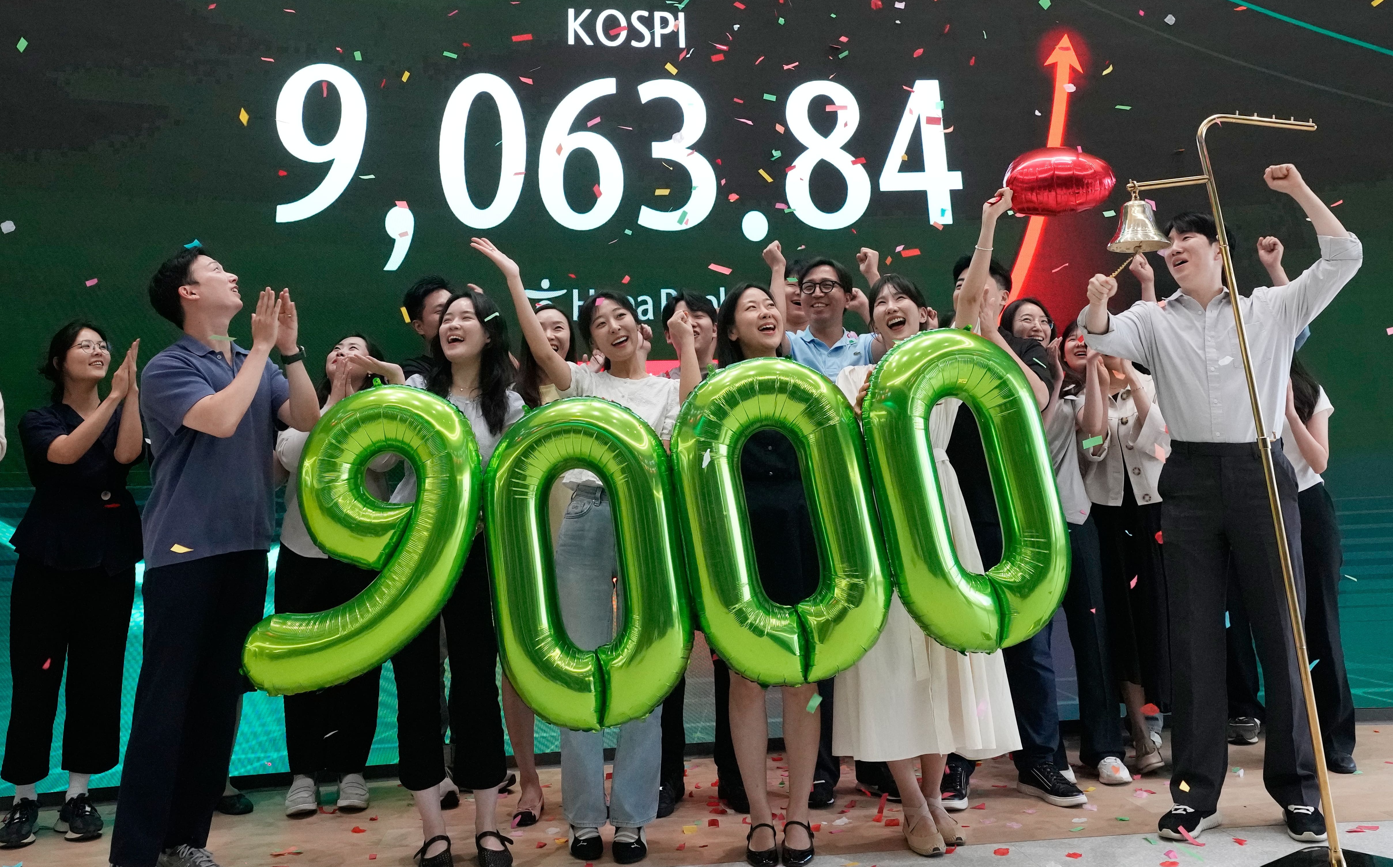 韓股歷史性站上9,000點大關 韓媒:職場上班族陷入「KOSPI憂鬱症」