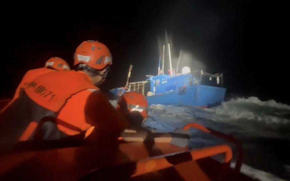 澎湖海巡強勢查扣越界中國漁船 中國海警竟事後現身鄰近海域騷擾