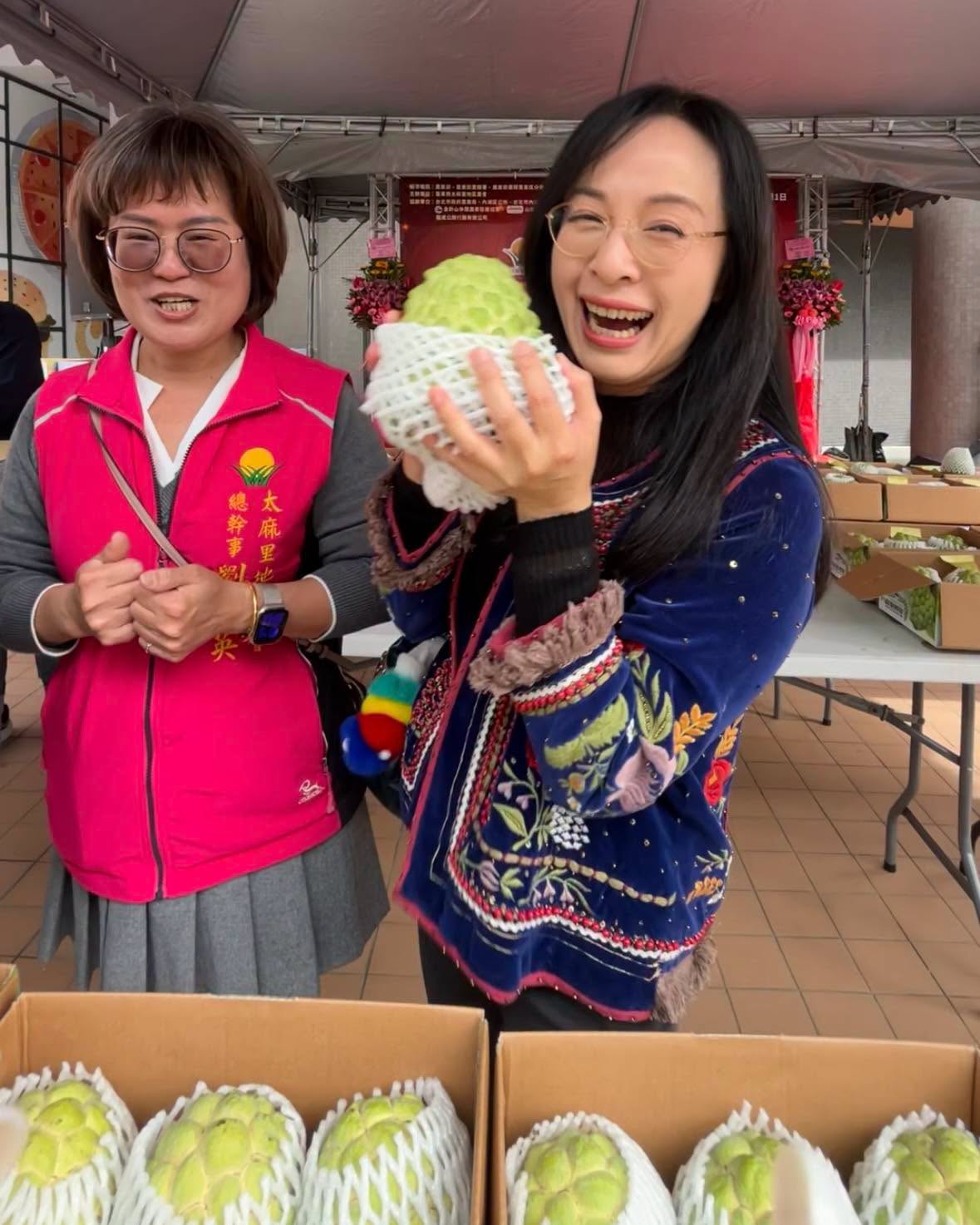  指出，目前最大的問題在於中國仍對台灣鳳梨釋迦課徵高達 29% 的關稅。 圖：翻攝自陳瑩臉書 