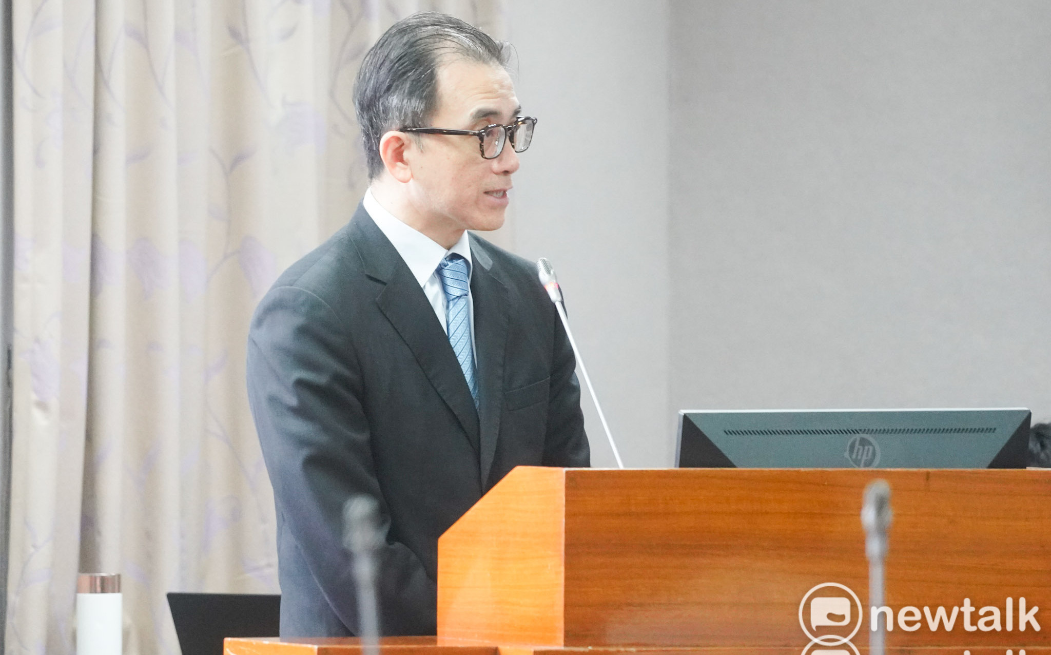 楊珍妮「停職」遭藍委質疑 張惇涵:政務人員只有去跟留