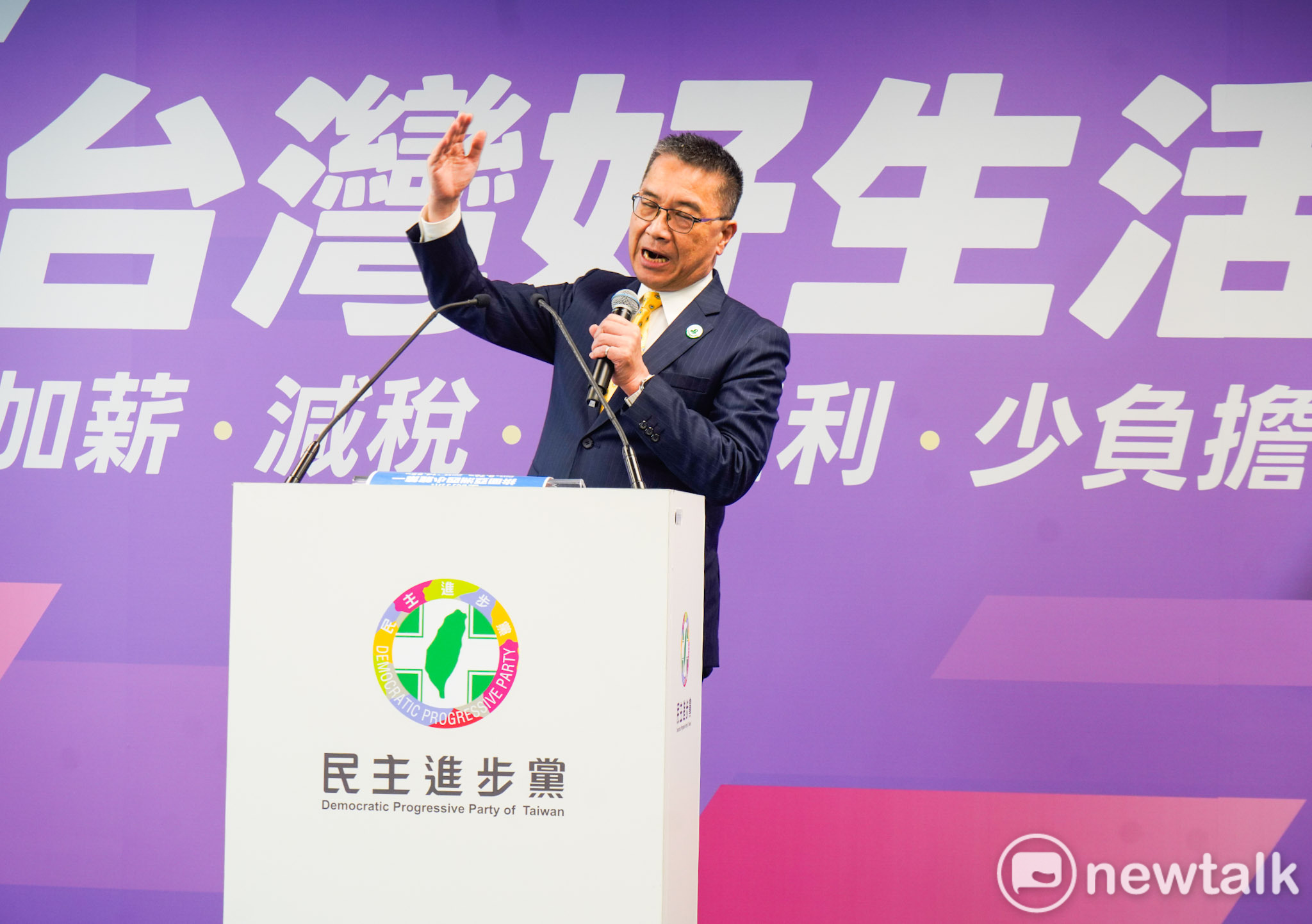徐國勇說明政共同政見內容。 圖：張良一/攝 