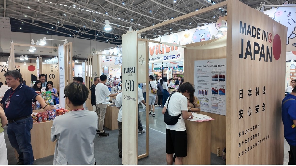  日本貿易振興機構（JETRO）與日本台灣交流協會共同設立「日本館（Japan Pavilion）」，展示日本製乾式、半乾式寵物食品與高品質寵物零食 圖：王克殷攝 