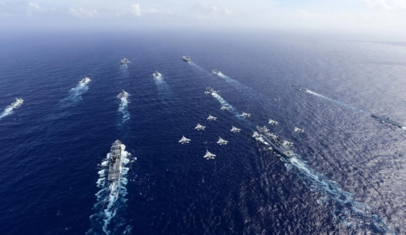 該艦能為常規動力航空母艦、艦載航空兵及護航艦艇提供長期作戰所需的後勤保障，使海上編隊能在遠離本土與友邦港口的海域連續執行任務。 圖：翻攝自騰訊網 