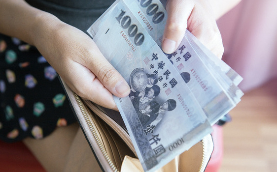 金融股投資人數大洗牌!退休靠存金融股真的穩? 達人揭長期差距:不能只看股息