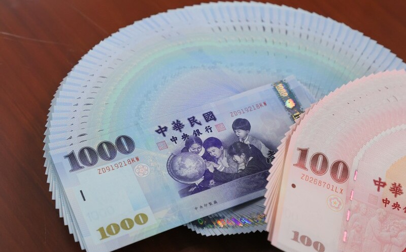 新台幣貶破32.5元創逾一年半新低  股匯雙殺後能否止貶？市場聚焦三大變數