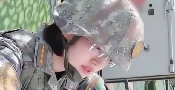  任何武裝部隊或團體徵募未滿 15 歲的未成年人加入武裝部隊，或利用他們積極參與敵對行動，皆已構成國際法上的戰爭罪。 圖：翻攝自 X @woyongdehuawei 