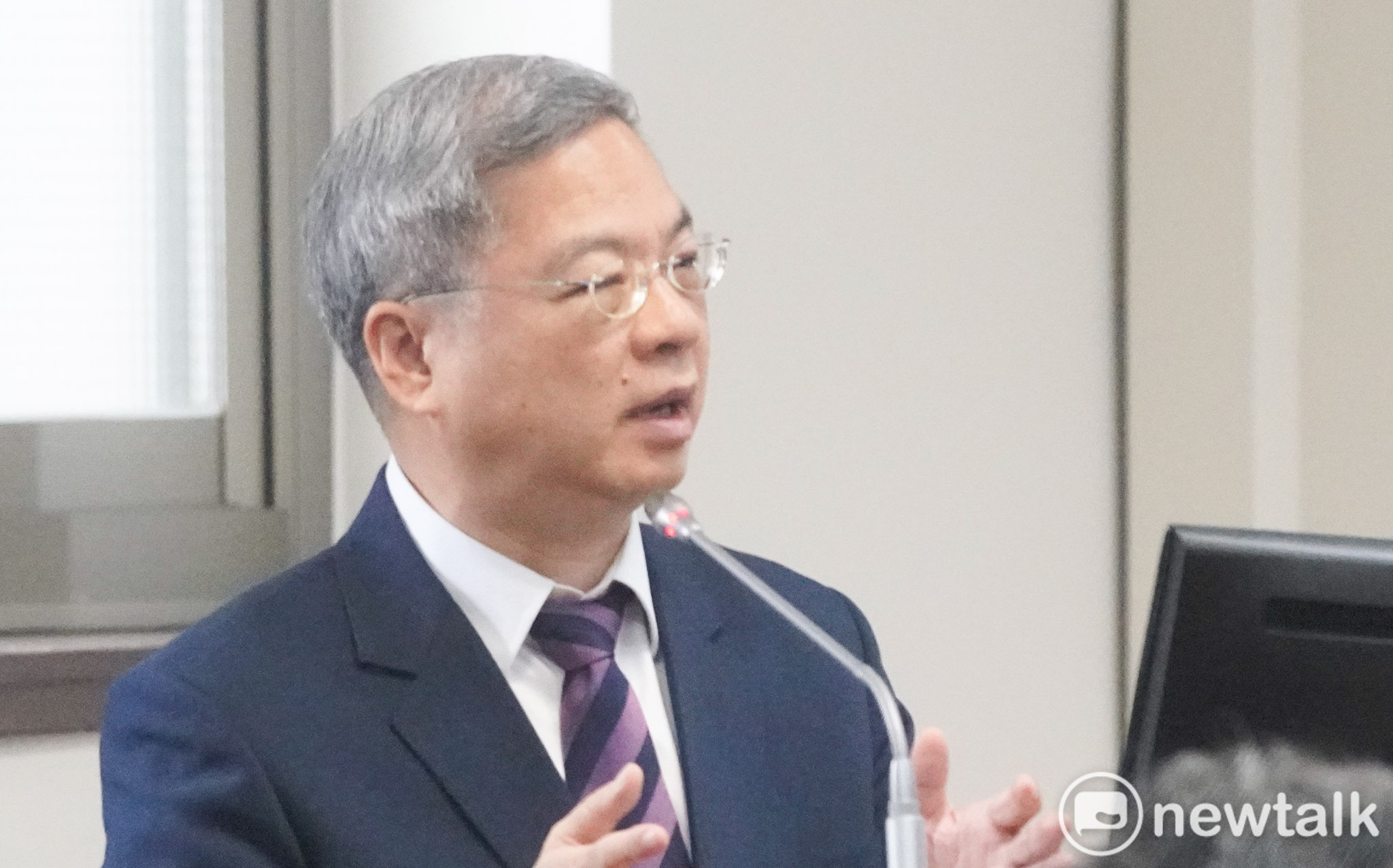 中央地方談毒油通報義務互嗆 作家:非常嚴人寬己的雙標