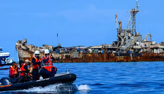  中國海警全面收緊管控尺度，在仁愛礁外圍海域搭建起多層海上管控體系，與菲律賓產生不少衝突。 圖：翻攝自騰訊網 