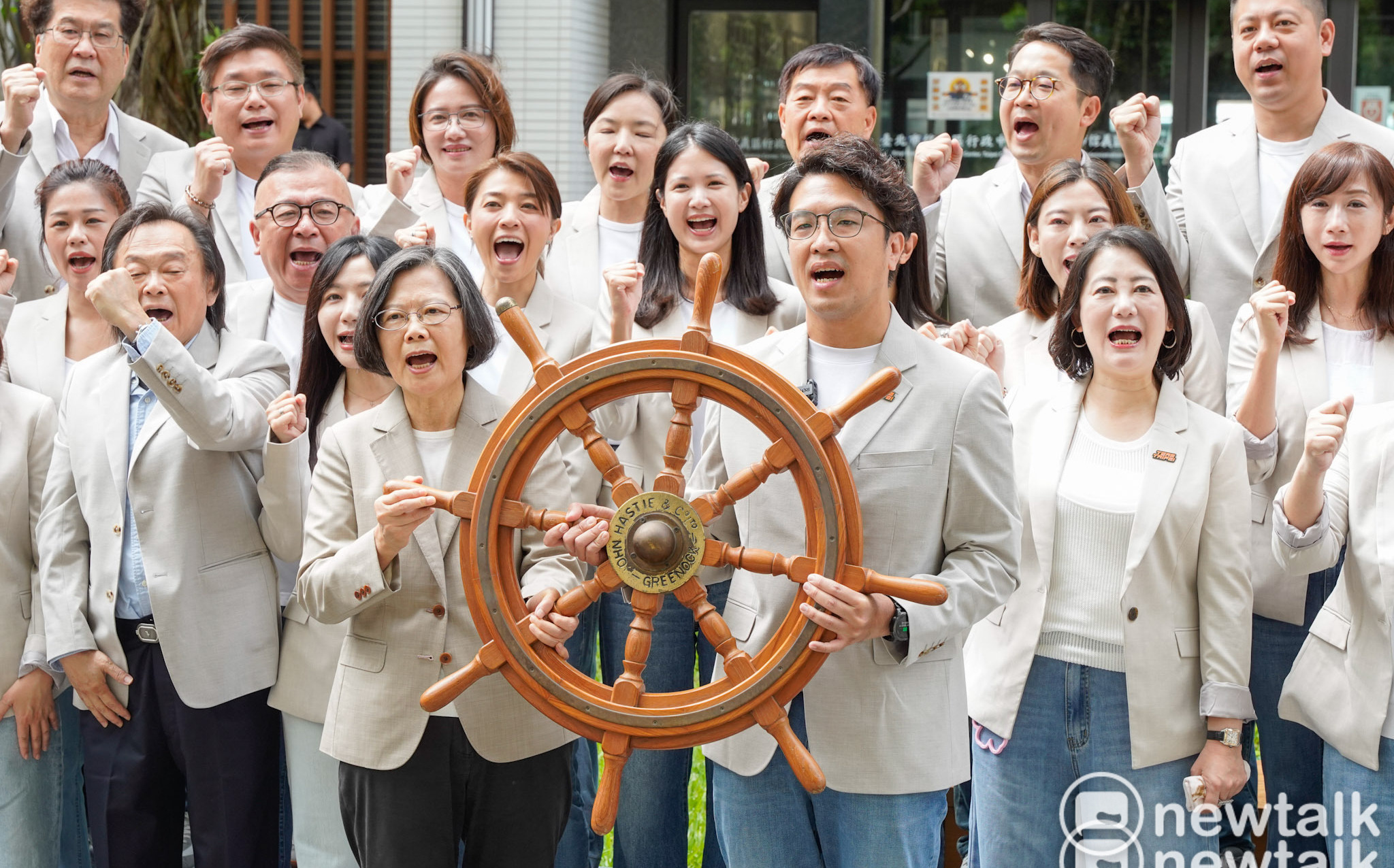 送船舵給沈伯洋 蔡英文：把台北帶往對的方向、也要有風和洋流